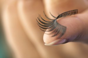 false lashes