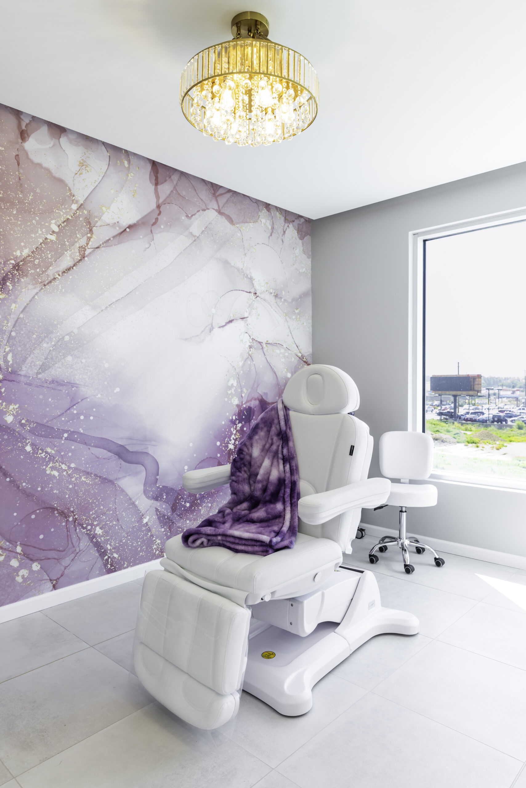 med-spa wall looks like it is flecked in gold