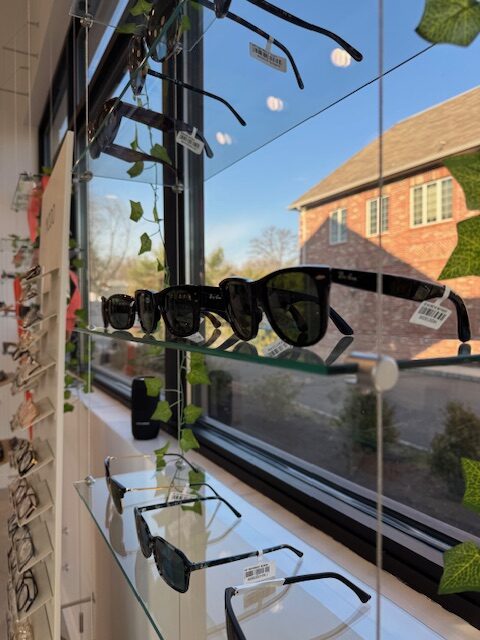 The frame boards on the windows often create a rainbow on the optical floor.