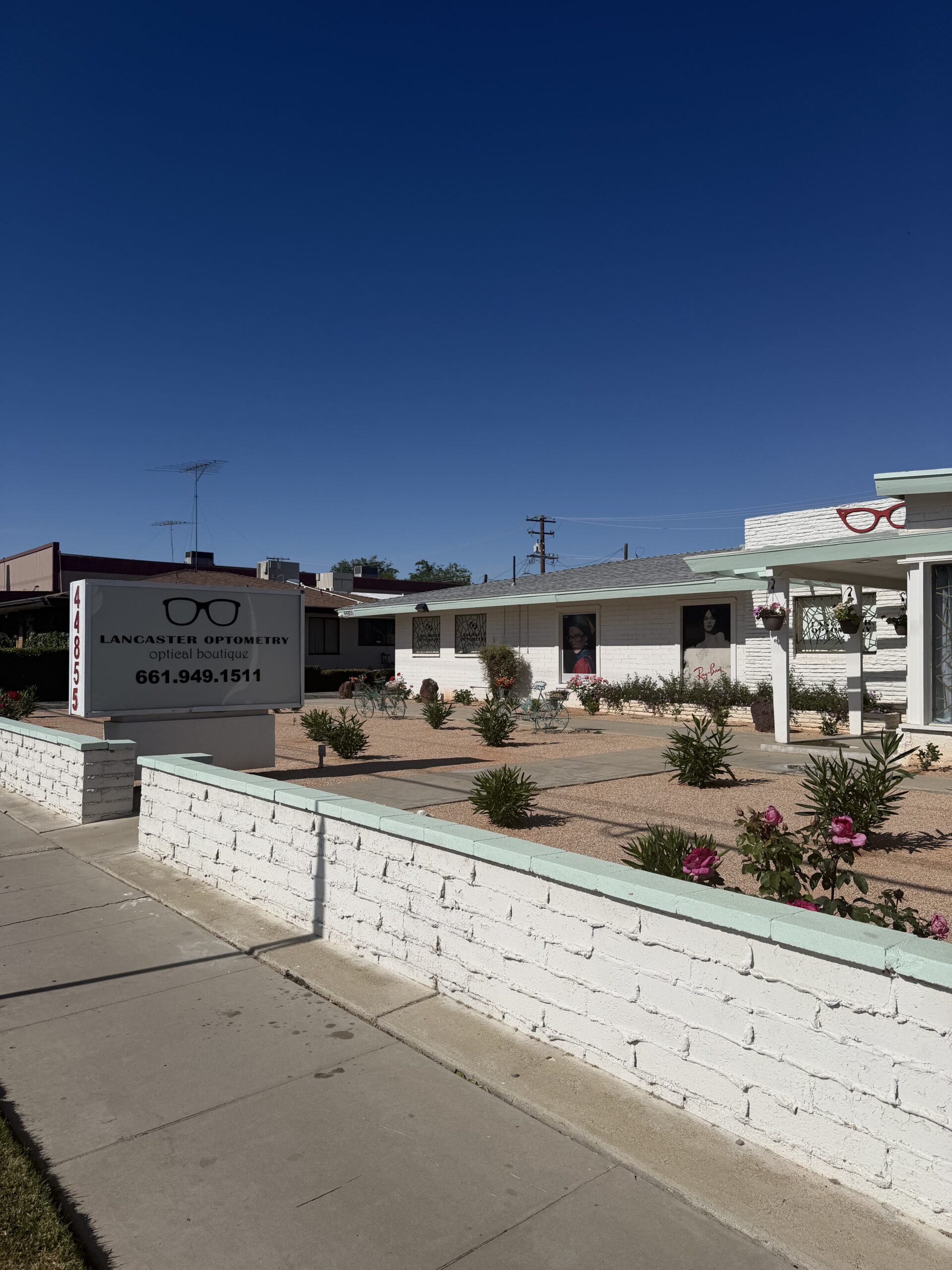 the exterior of lancaster optometry